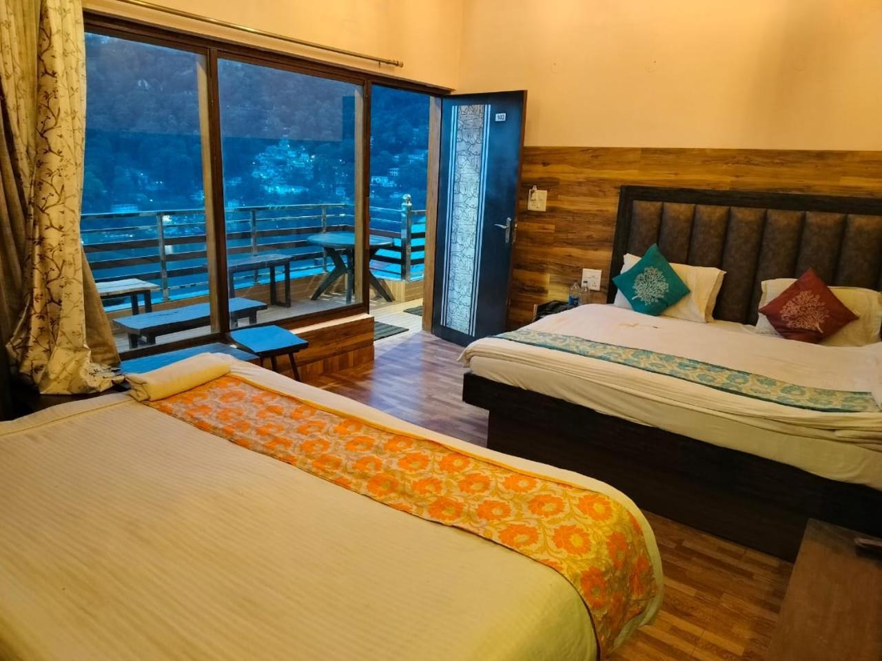 Hotel Surya Lake View Найнітал Екстер'єр фото