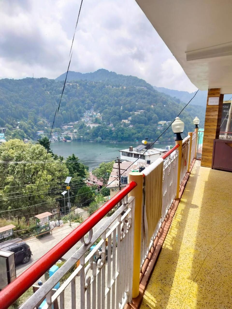 Hotel Surya Lake View Найнітал Екстер'єр фото